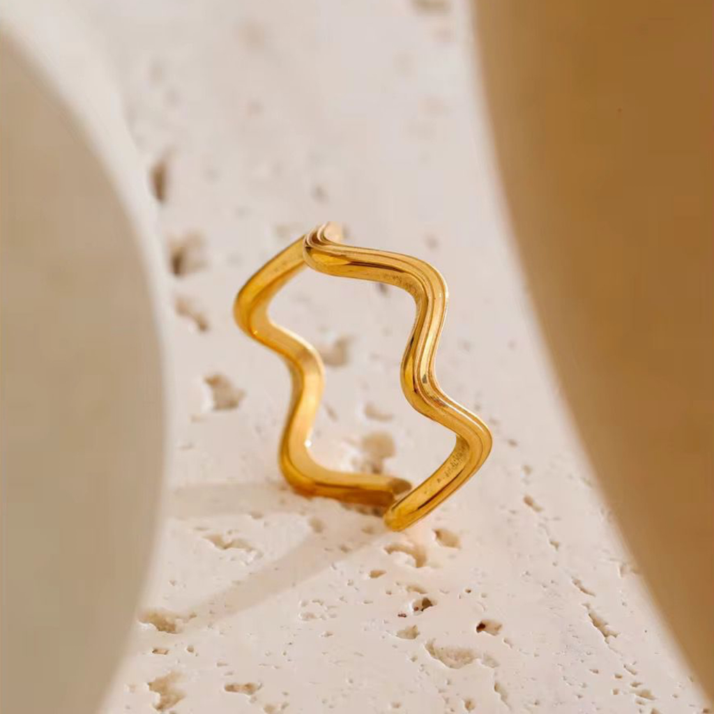 Faye Ring