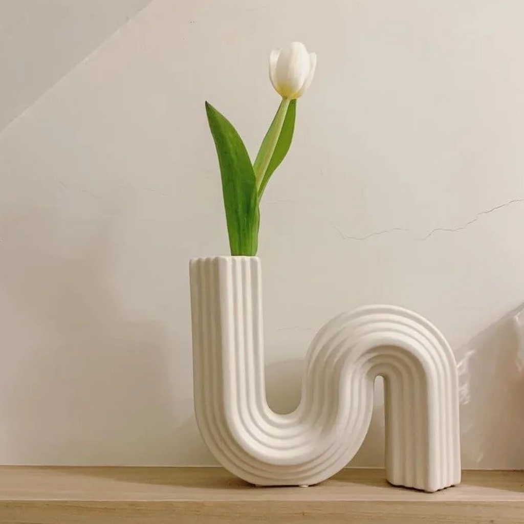 S-shaped Vase (Cream)