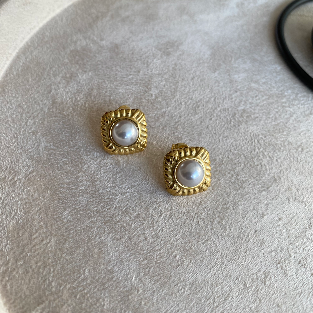 Amora Earrings
