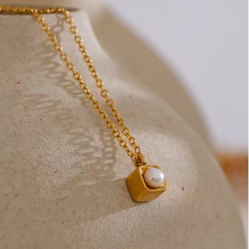 Leesa Necklace