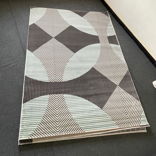 Geometric Rug (2x2.9m)