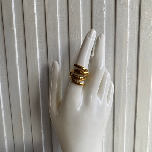 Valyne Ring